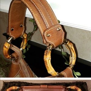 Gucci bag with dust bag slight damage to zipper